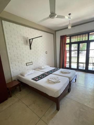 Serein Beach Hotel Tangalle Exteriör bild