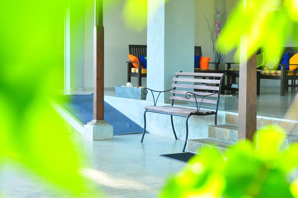 Serein Beach Hotel Tangalle Exteriör bild