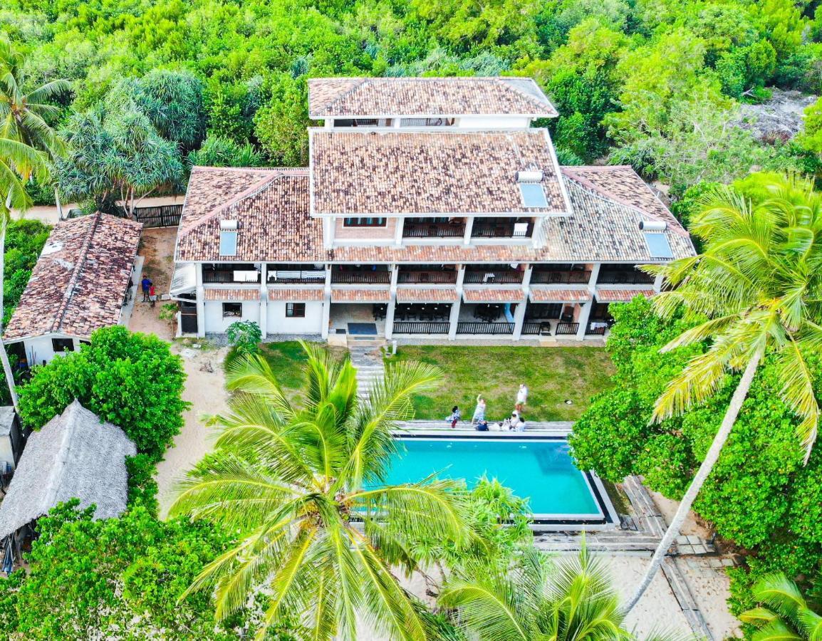 Serein Beach Hotel Tangalle Exteriör bild